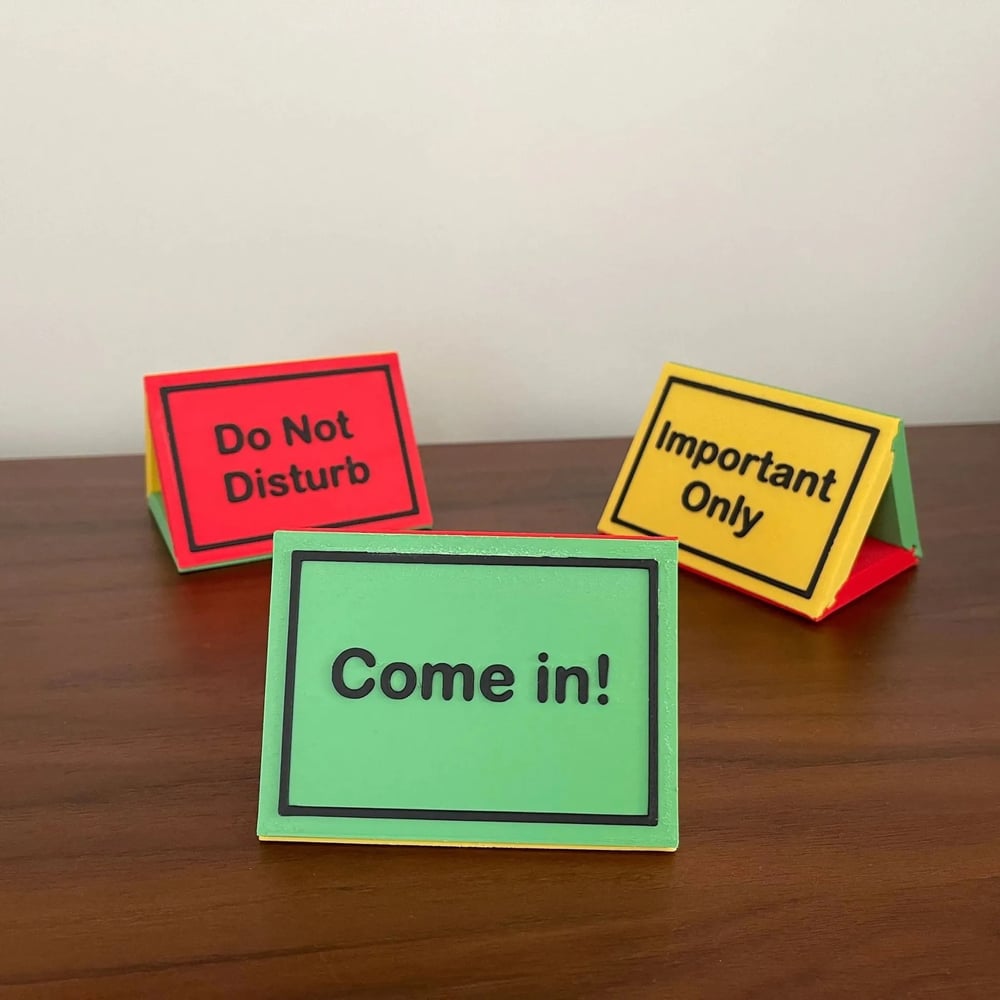Ultimate FocusMaster Desk Sign: The Traffic Light for Your Productivity