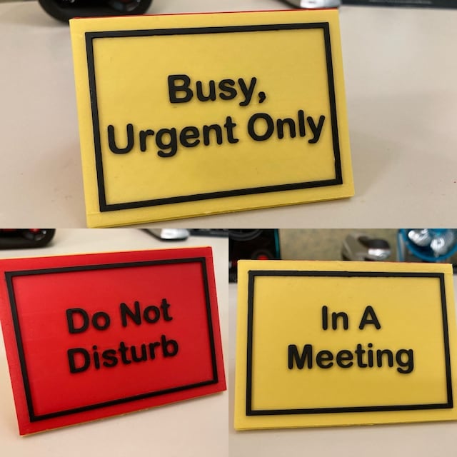 Ultimate FocusMaster Desk Sign: The Traffic Light for Your Productivity